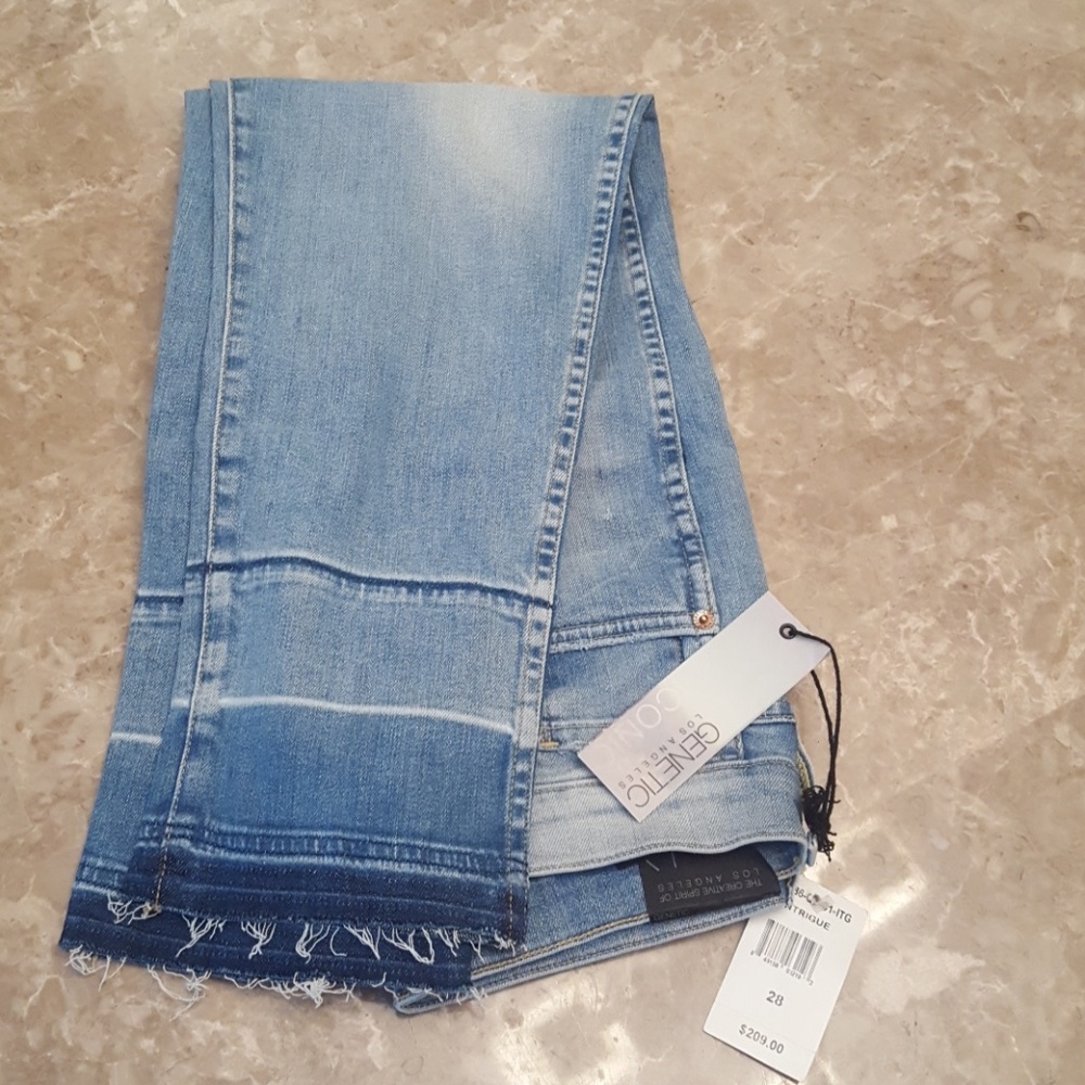 Intrigue Crop jeans
